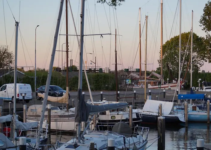 Logeren Bij De Burgemeester فندق مبيت وإفطار Stad aan 't Haringvliet